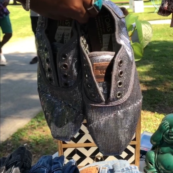 ➳ ➳ NWT Silver Sequenced T O M S!  ➳ ➳ - Picture 3 of 3